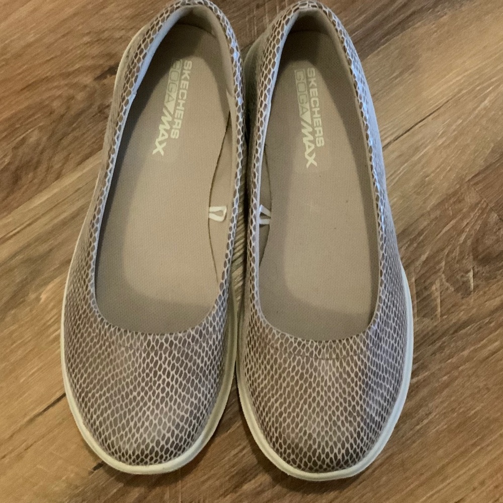 Women’s sketcher shoes